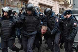 Dozen Russia opposition protesters detained by police