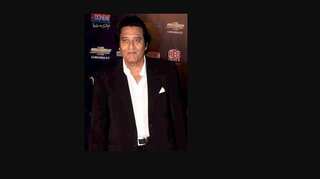 Actor Vinod Khanna's 'pale' hospital pic goes viral, raises speculations over his health