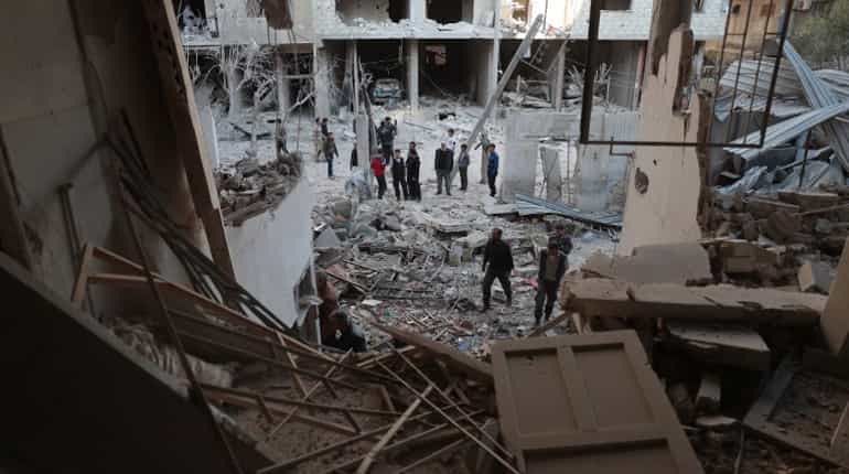 More Islamic State fighters leave Damascus district: Monitor