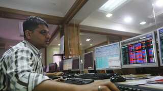 Infosys pulls down Sensex as investors turn cautious