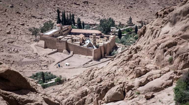 Shooting near Egypt monastery kills policeman: Interior ministry Shooting near Egypt monastery kills policeman: Interior ministry