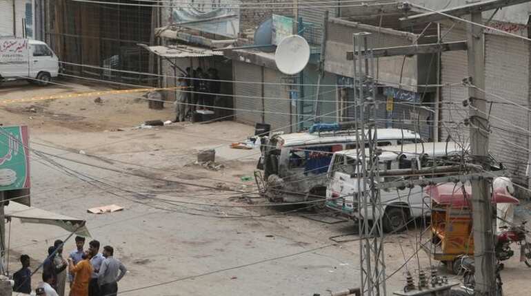 At least 10 in minibus killed by roadside bomb in Pakistan