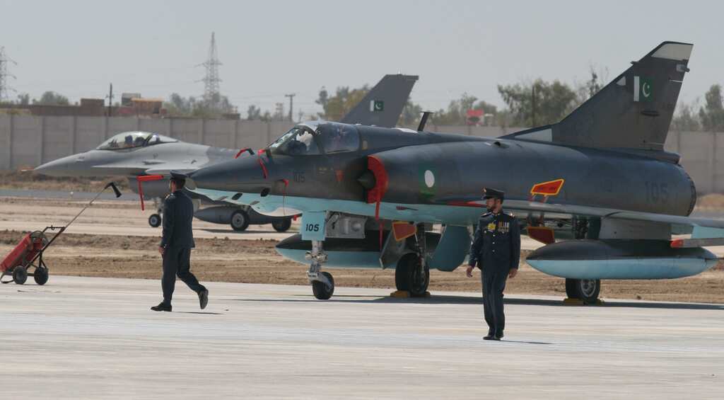 Pakistan jets fly close to Siachen, media says all PAF forward bases activated