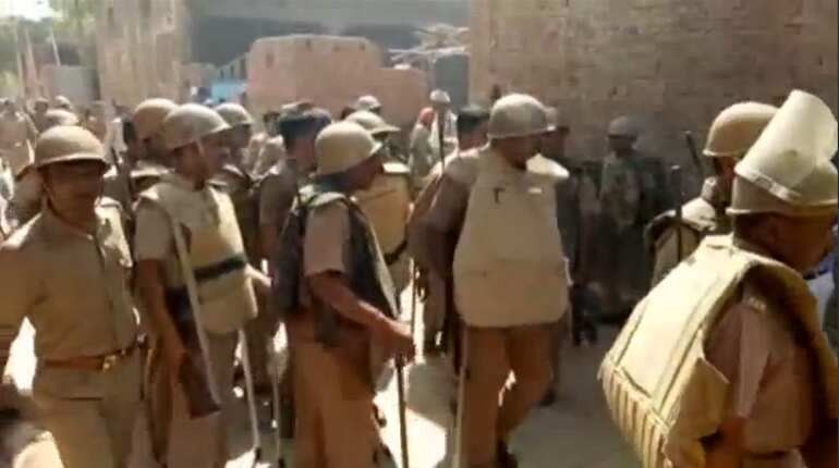 Saharanpur: Mobile internet, officials suspended after violence breaks out again Saharanpur: Mobile internet, officials suspended after violence breaks out again