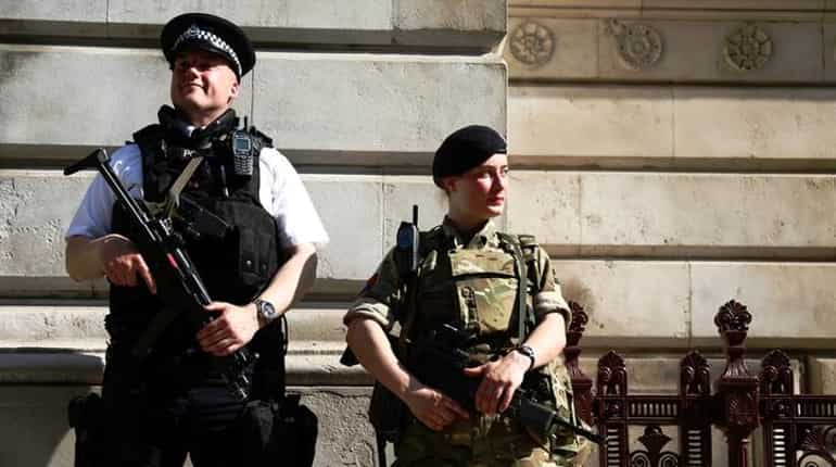 Bomb disposal called to Manchester college in false alarm