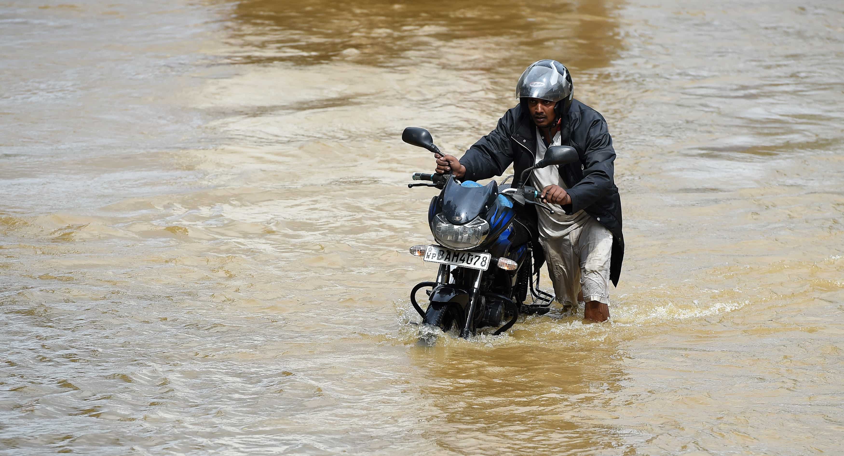 Sri Lanka floods, landslides: Death toll climbs to 100 Sri Lanka floods, landslides: Death toll climbs to 100