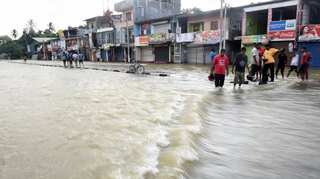 Sri Lanka steps up relief as monsoon toll exceeds 150