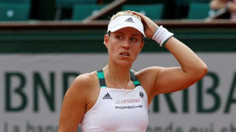 Top seed Kerber crashes out of French Open Top seed Kerber crashes out of French Open