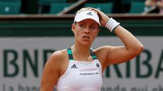 Top seed Kerber crashes out of French Open