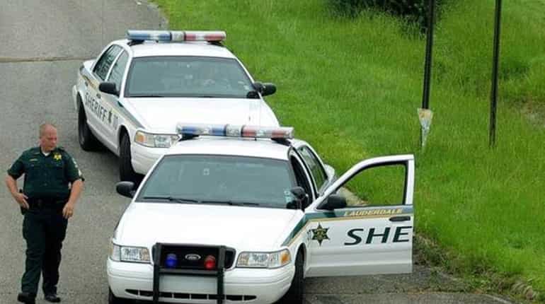 Eight, including deputy sheriff killed in shootout in Mississippi, suspect taken into custody