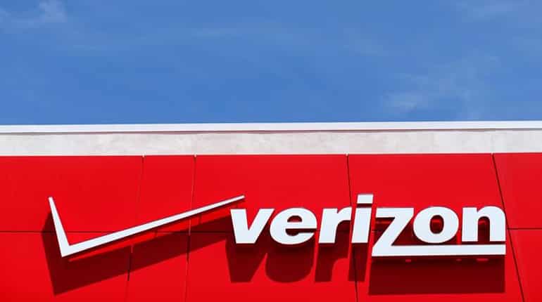 Verizon expected to cut 2,000 jobs at Yahoo, AOL Verizon expected to cut 2,000 jobs at Yahoo, AOL