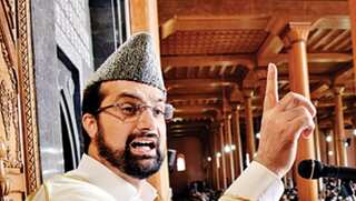 Pak foreign minister calls Hurriyat leader Mirwaiz Umar Farooq; India calls it 'regressive step'