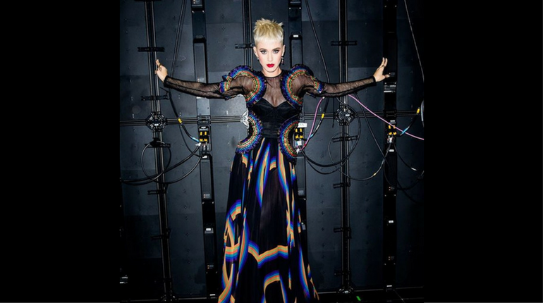 Katy Perry @ 100M: Why Twitter loves & loathes her