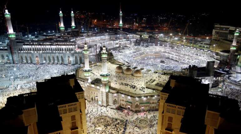 Six hurt as suicide bomber targeting Grand Mosque in Mecca blows himself up