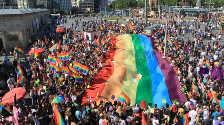Istanbul's Gay Pride: Undeterred by ban, organisers to go ahead with march