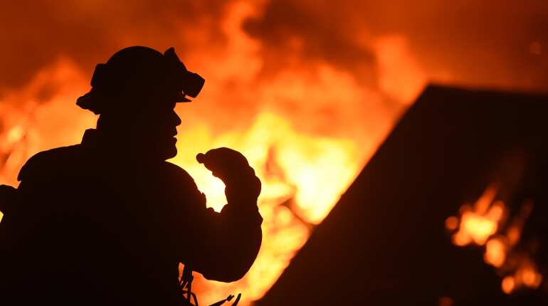 Forest fires rage in California amid sweltering heat