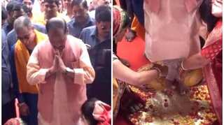 WATCH: Women wash feet of Jharkhand CM Raghubar Das