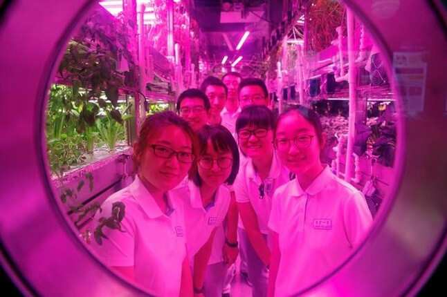 Chinese students simulate self-sustaining space station in Beijing