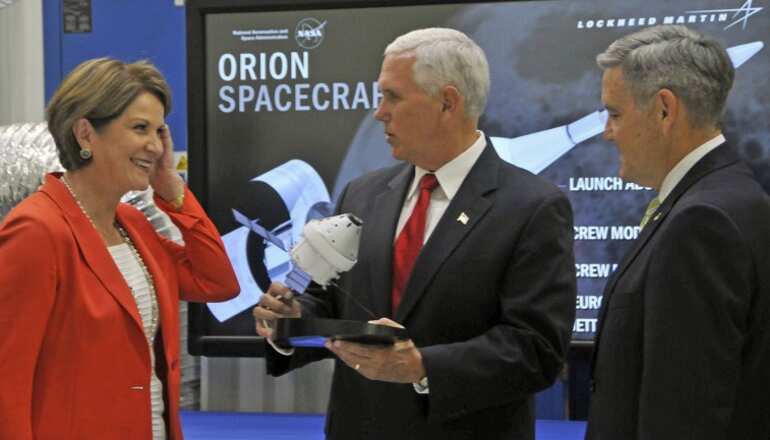 US: VP Mike Pence walks high wire over Trump scandals