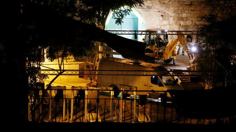 Israel removes Jerusalem metal detectors, Palestinians reject new measures