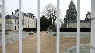 France to close only de-radicalisation centre