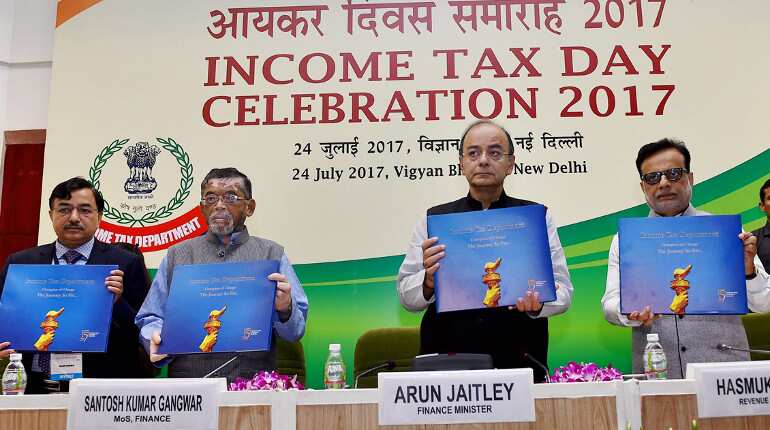 Govt extends deadline for filing Income Tax Returns to ease 'panic situation' Govt extends deadline for filing Income Tax Returns to ease 'panic situation'