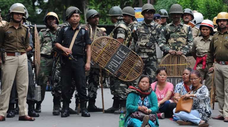 Truck carrying food supplies set ablaze by pro-Gorkhaland agitators: Police Truck carrying food supplies set ablaze by pro-Gorkhaland agitators: Police