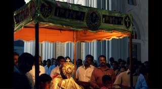 Hindus, Muslims and Christians overcome bigotry in Pakistan to worship Virgin Mary