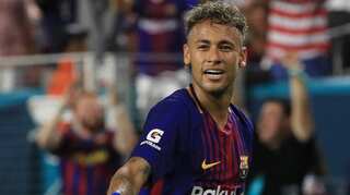 Neymar expected in Paris Thursday for world-record move