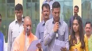 Yogi begins cleanliness drive in UP, with a little help from Akshay Kumar and Bhumi Pednekar