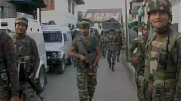 J&K: Clashes after 3 LeT terrorists killed in Sopore gun battle; attack on CRPF party in Nowgam J&K: Clashes after 3 LeT terrorists killed in Sopore gun battle; attack on CRPF party in Nowgam