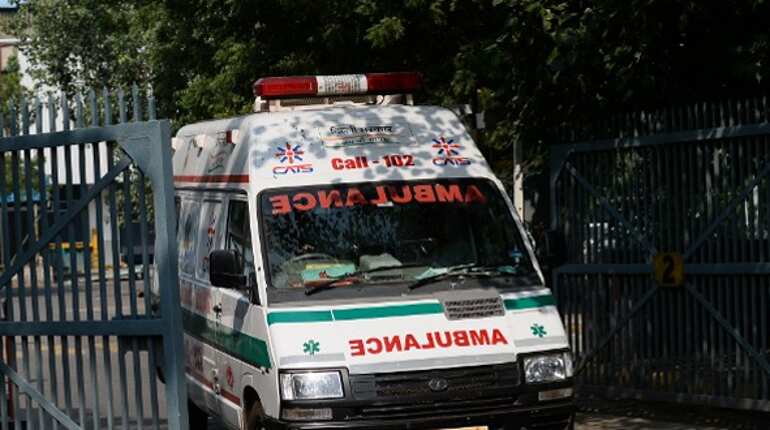 UP: Woman harassed by ambulance driver, sick husband thrown out without oxygen dies