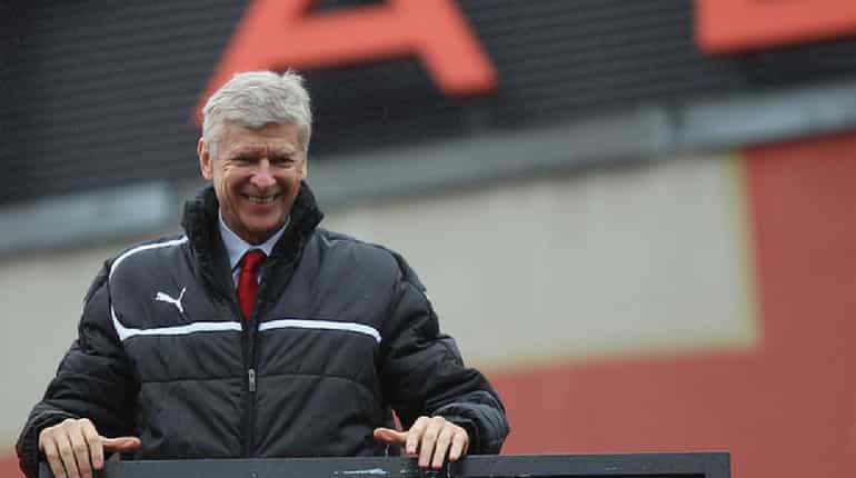 Football: Arsene Wenger braced for knife-edge Arsenal season