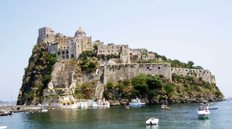 One dead, 1 missing after quake hits Italy holiday island