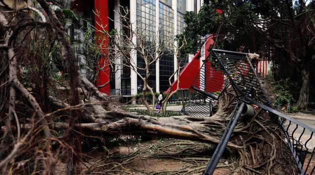 Typhoon Hato hits Macau, residents without power, water Typhoon Hato hits Macau, residents without power, water