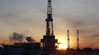 Oil prices steady as US crude inventories indicate tighter market
