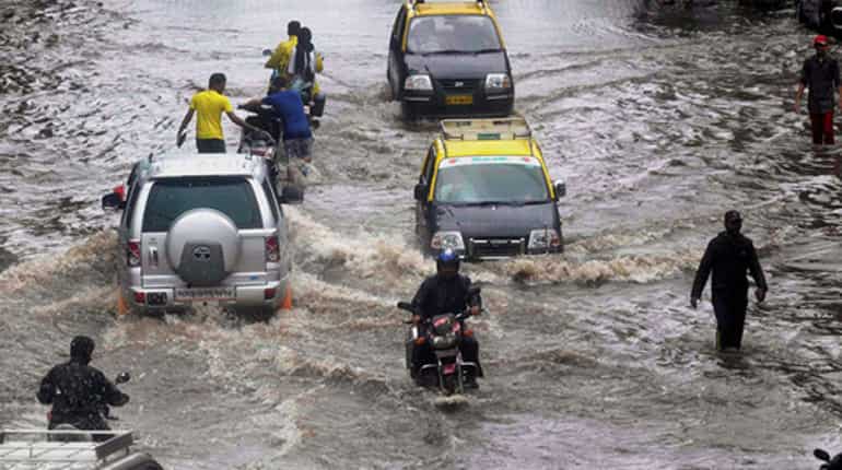 Mumbai rains: Lightning kills man, woman dead in road accident in Thane