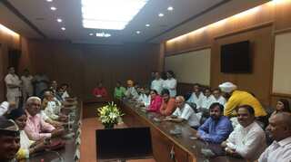 High drama after 45 AAP MLAs 'lay seige' at Delhi Lieutenant Governor's office