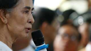 Myanmar's Suu Kyi under pressure as almost 125,000 Rohingya flee violence