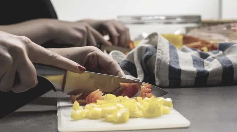 On discovering her cook was posing as Brahmin, Pune scientist files police complaint