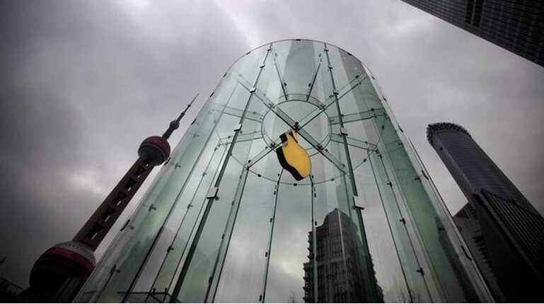 Lucky 8? $1,000 price tag dampens iPhone enthusiasm in China Lucky 8? $1,000 price tag dampens iPhone enthusiasm in China