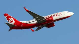 Air Berlin cancels 100 flights as pilots call in sick