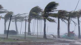 Typhoon in central Vietnam, several areas flooded