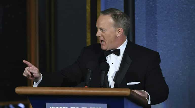 69th Emmy Awards: Sean Spicer makes surprise appearance, wins big laughs 69th Emmy Awards: Sean Spicer makes surprise appearance, wins big laughs