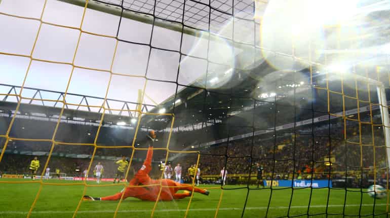 German Bundesliga: Borussia?Dortmund blast Cologne