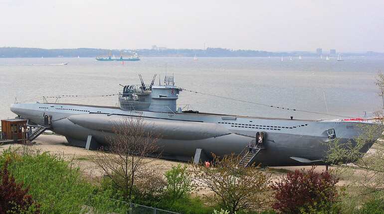 World War I German submarine with  23 dead bodies found off Belgian coast