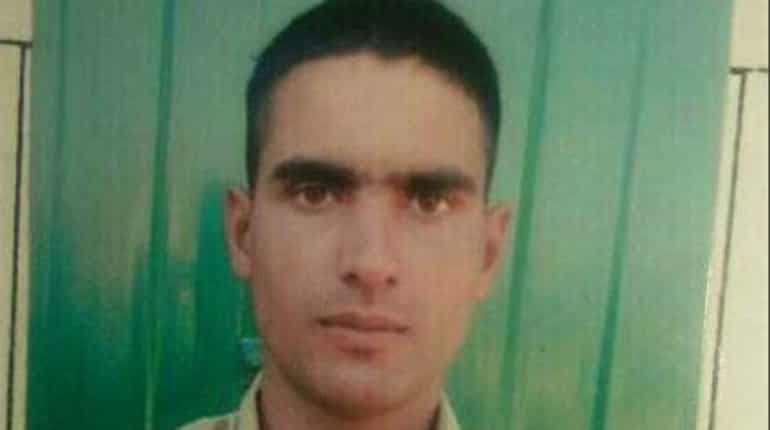 Suspected LeT terrorists kill Kashmiri BSF soldier Ramzan Parray, at home on vacation