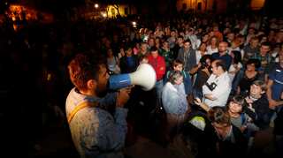 Spain: Catalonians gather for independence referendum
