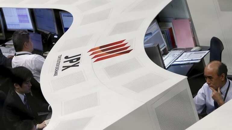 Asian shares edge up slightly after strong US data