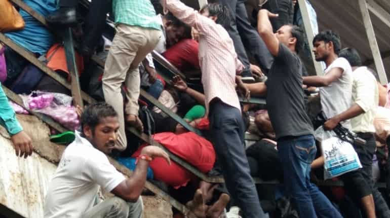 Mumbai stampede: Railway committee says rain was to blame, gives officials clean chit Mumbai stampede: Railway committee says rain was to blame, gives officials clean chit